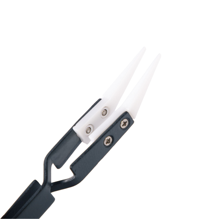 Pince noire inclinée pour bijoux avec embout céramique - Aces Supply